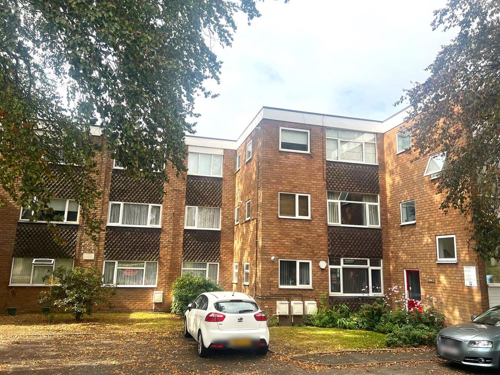 2 bed flat to rent in Lichfield Road, Rushall, Walsall WS4, £750 pcm