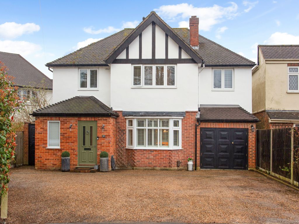 4 bed detached house for sale in Lindsay Drive, Shepperton TW17, £