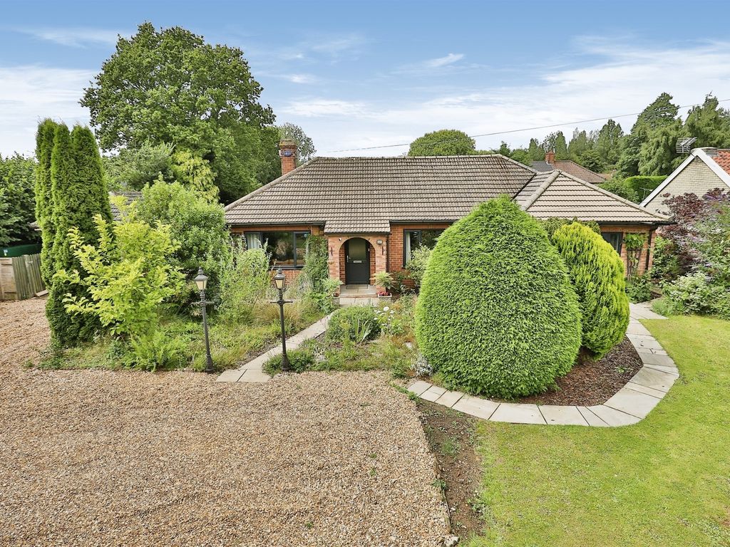 3 bed detached bungalow for sale in Whissonsett Road, Colkirk, Fakenham
