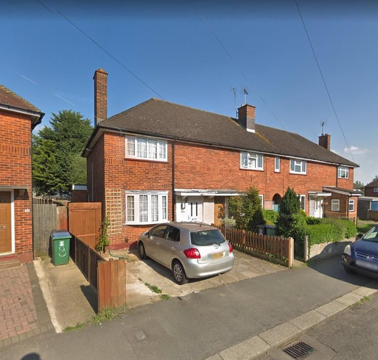 2 bed end terrace house to rent in Ross Crescent, Watford WD25, £1,750