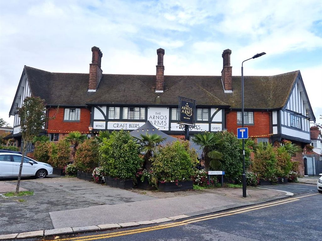 1 bed flat to rent in Armfield House, Bowes Road, London N11, £1,250