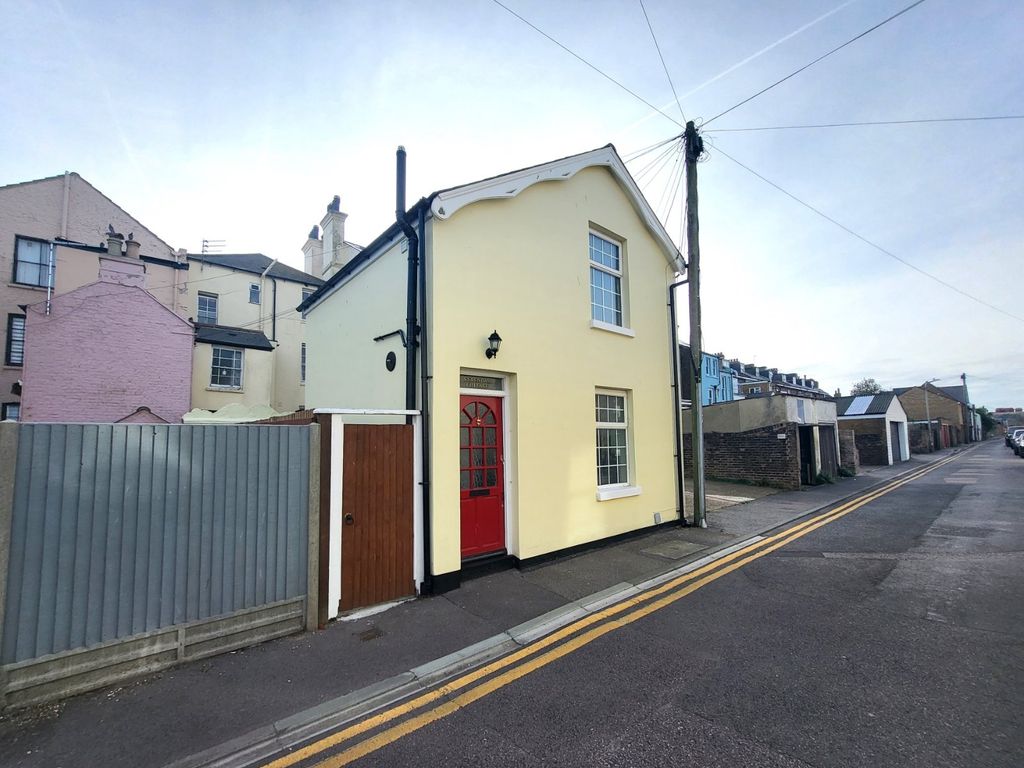 2 bed detached house to rent in York Road, Walmer, Deal CT14, £1,200