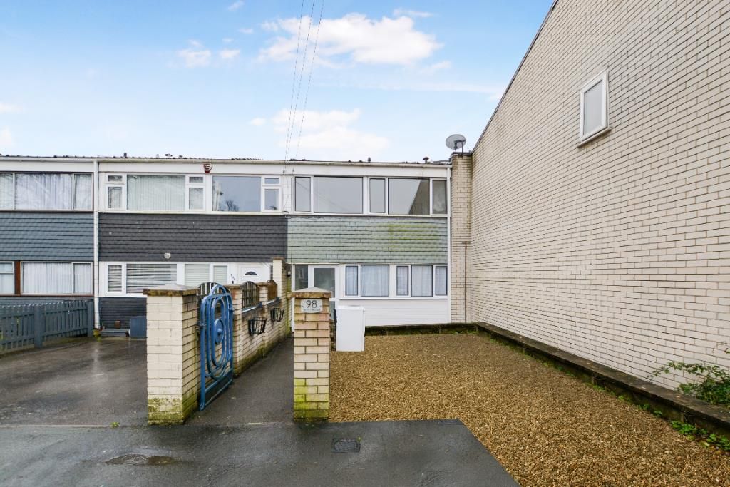 4 bed end terrace house for sale in Bifield Road, Stockwood, Bristol
