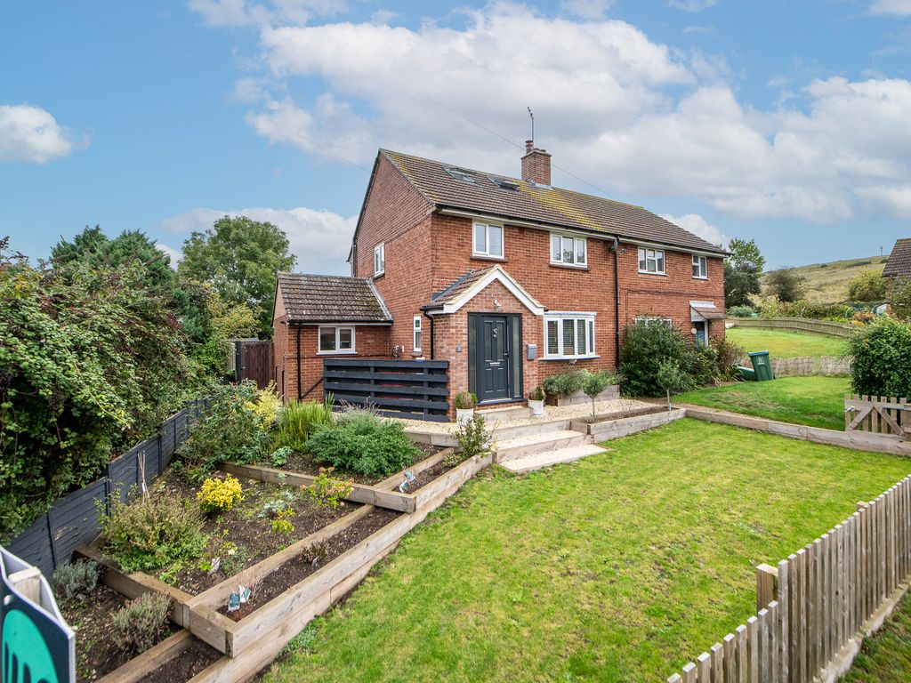 3 bed semidetached house for sale in North End Road, Quainton