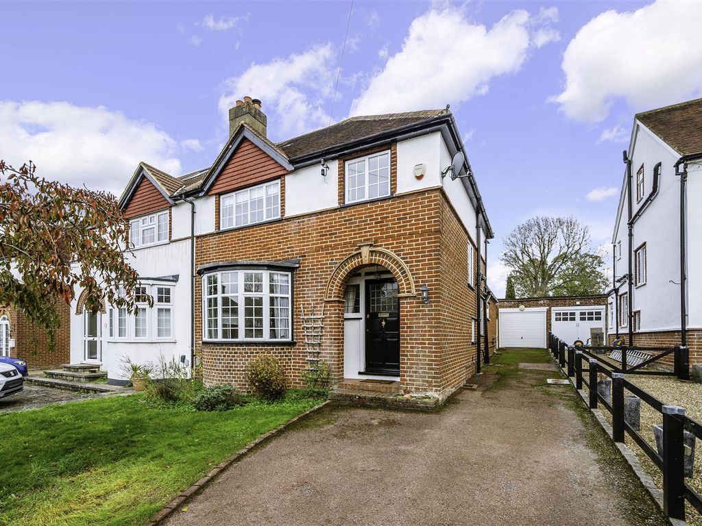 Roundwood View, Banstead SM7