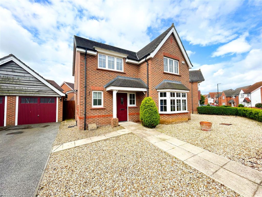 4 bed detached house to rent in Rinovia Drive, Scartho Top, Grimsby