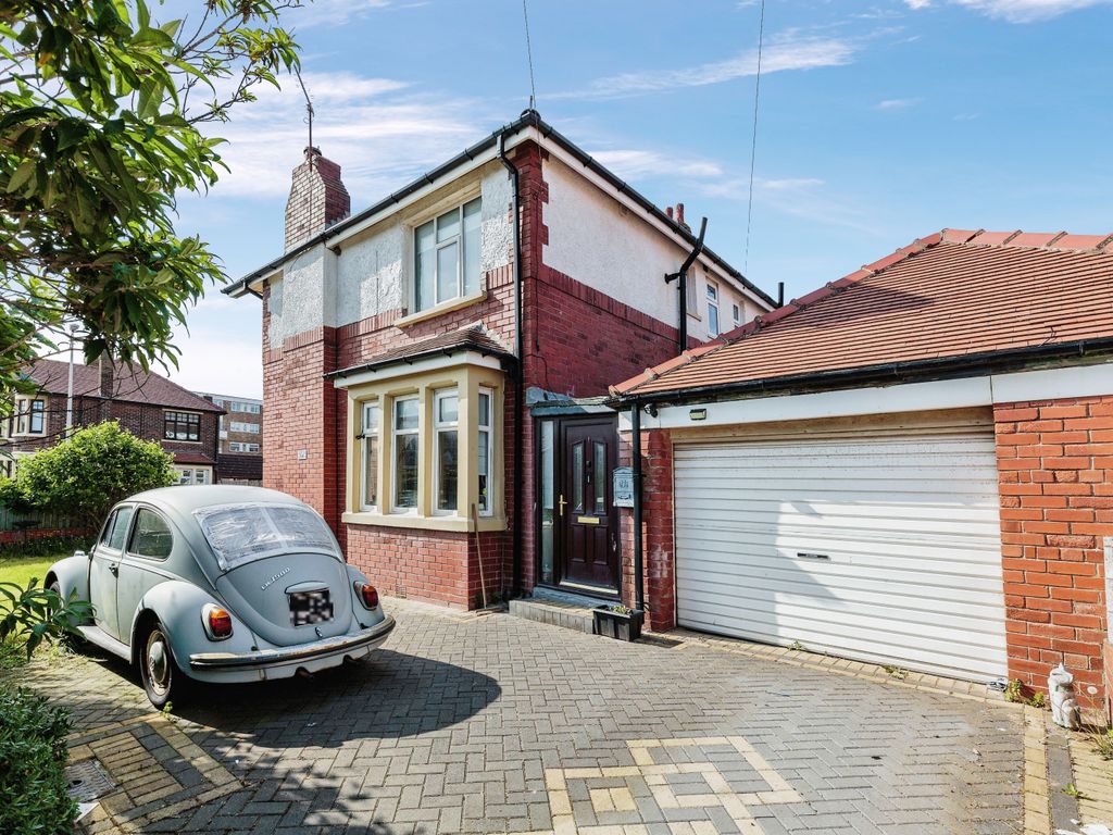 3 bed semidetached house for sale in Pembroke Avenue, Blackpool FY2