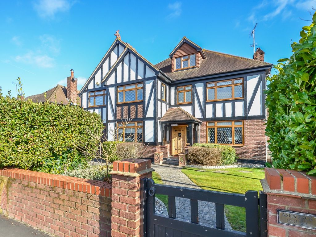 6 bed detached house for sale in Forest View Drive, LeighOnSea, Essex