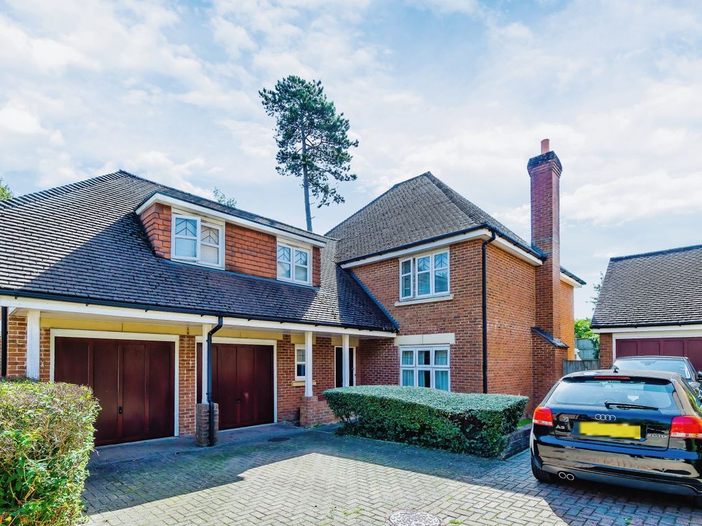 5 bed detached house for sale in Water Mead, Chipstead, Coulsdon