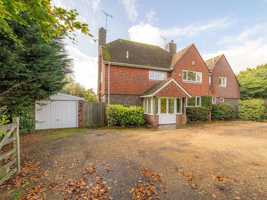 5 bed detached house for sale in Faversham Road, Kennington TN25, £