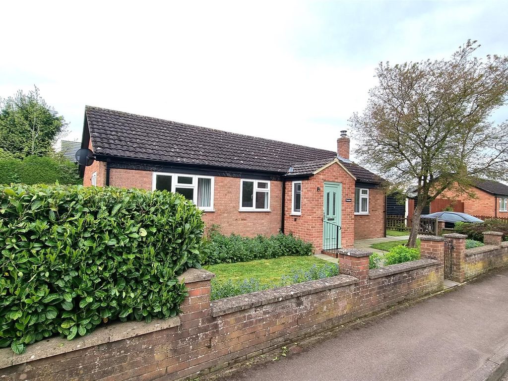 3 bed detached bungalow for sale in Prince Crescent, Staunton