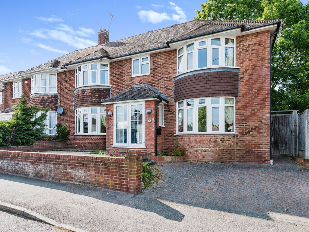 5 bed semidetached house for sale in Ross Gardens, Rough Common
