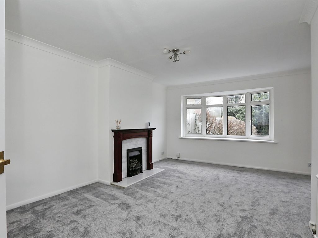 3 bed semidetached house for sale in Rosemead Drive, Oadby, Leicester