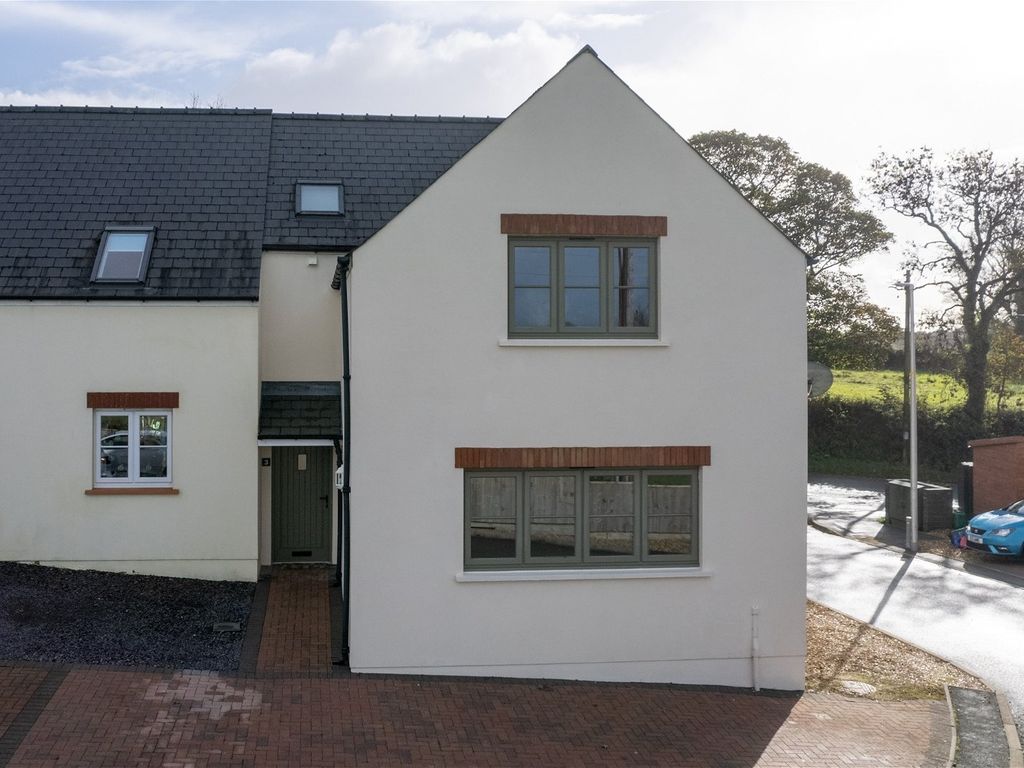 3 bed end terrace house for sale in Boot & Shoe Close, Crundale