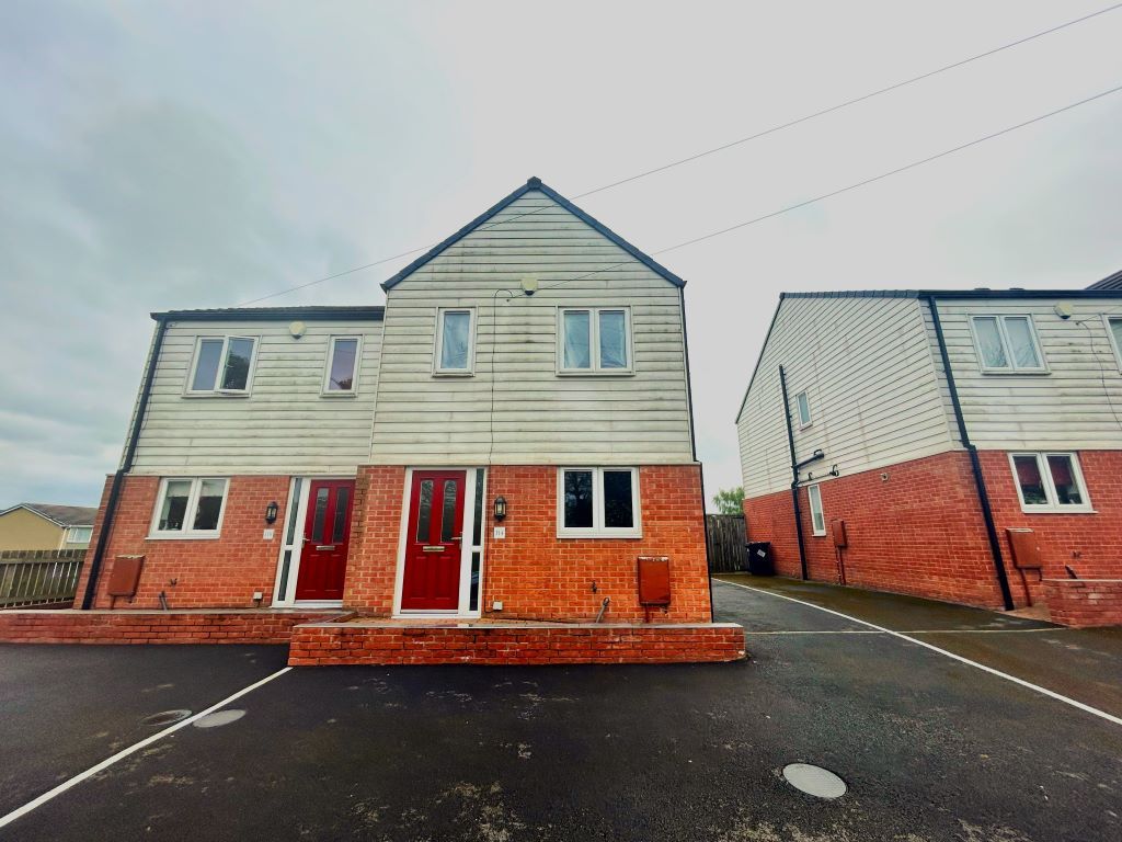 3 bed semidetached house to rent in Windmill Balk Lane, Woodlands