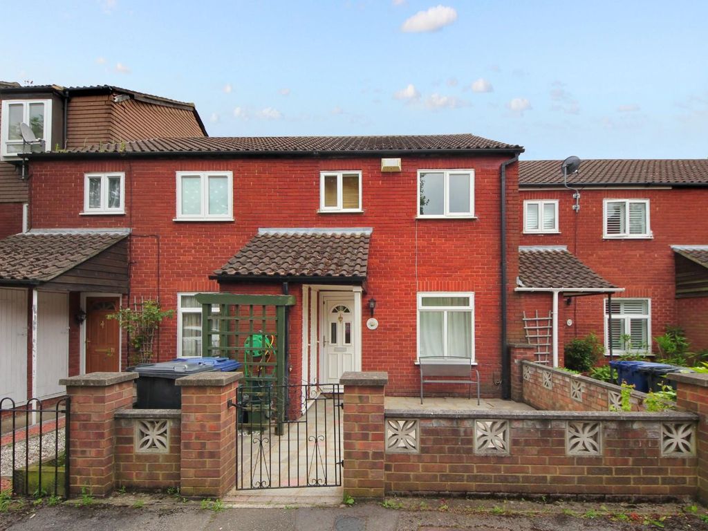 3 bed terraced house for sale in St. Pauls Close, London W5, £600,000