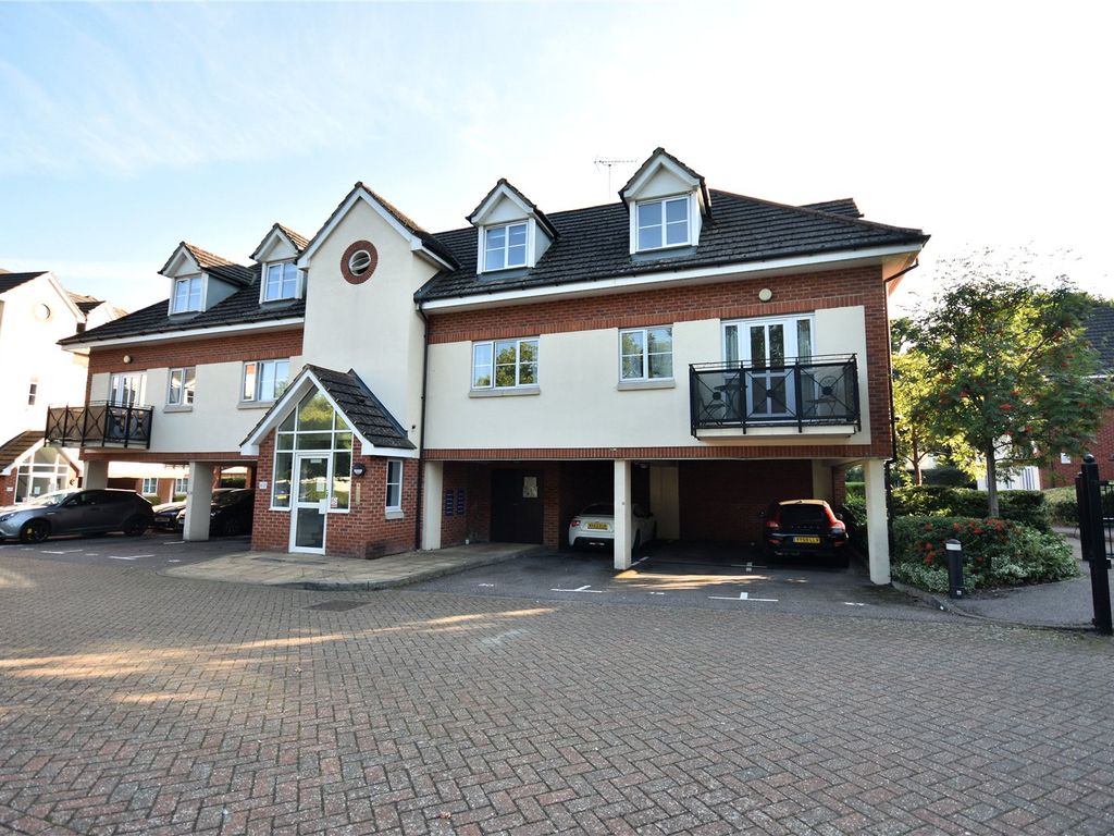 2 bed flat to rent in Coy Court, Aylesbury HP20, £1,250 pcm Zoopla