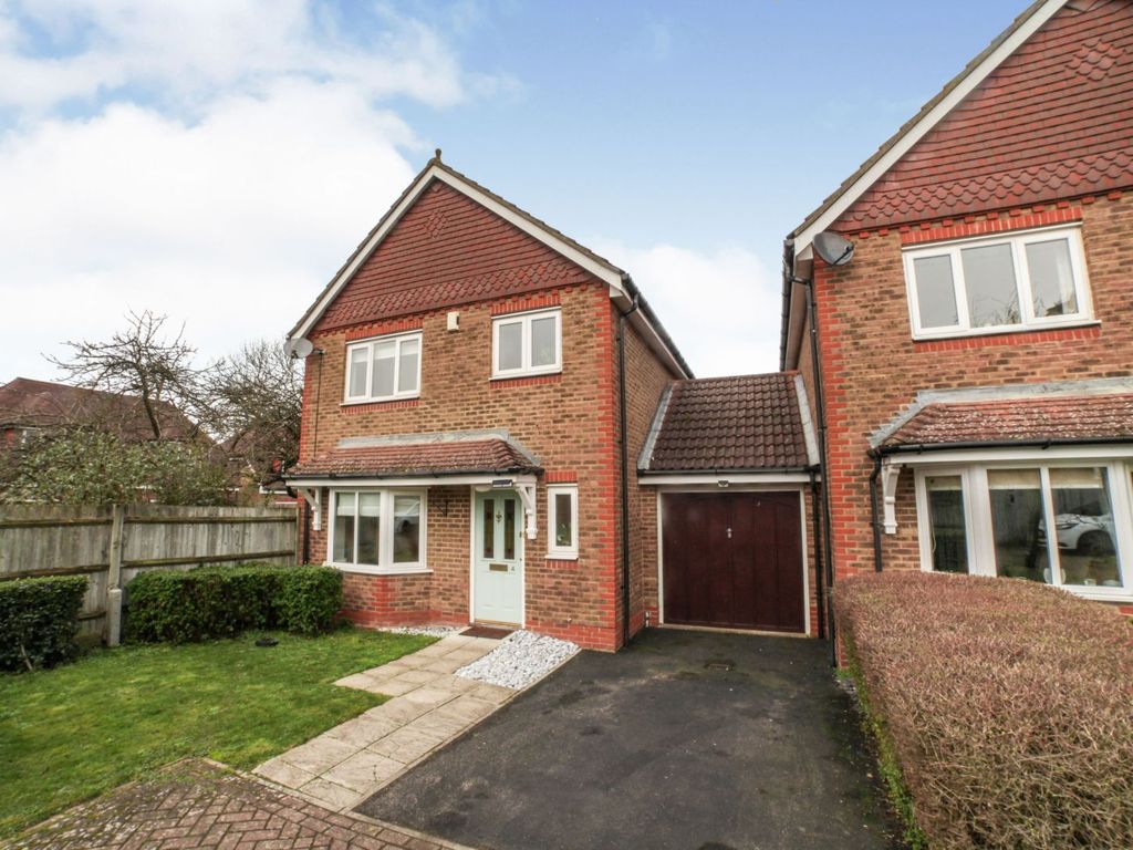 3 bed linkdetached house for sale in Rosedale Place, Shirley, Croydon