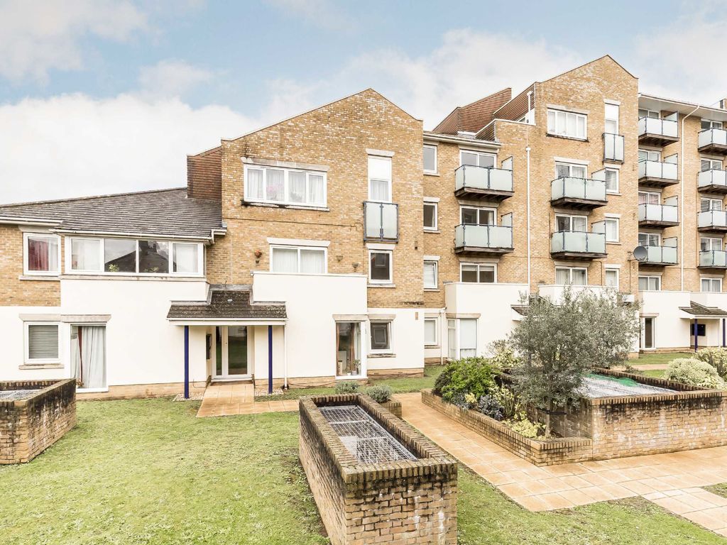 2 bed flat for sale in Hartfield Crescent, London SW19, £550,000 Zoopla