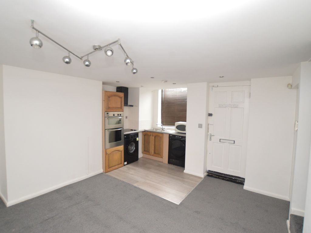 1 bed flat to rent in St. Ives Grove, Leeds LS12, £495 pcm Zoopla