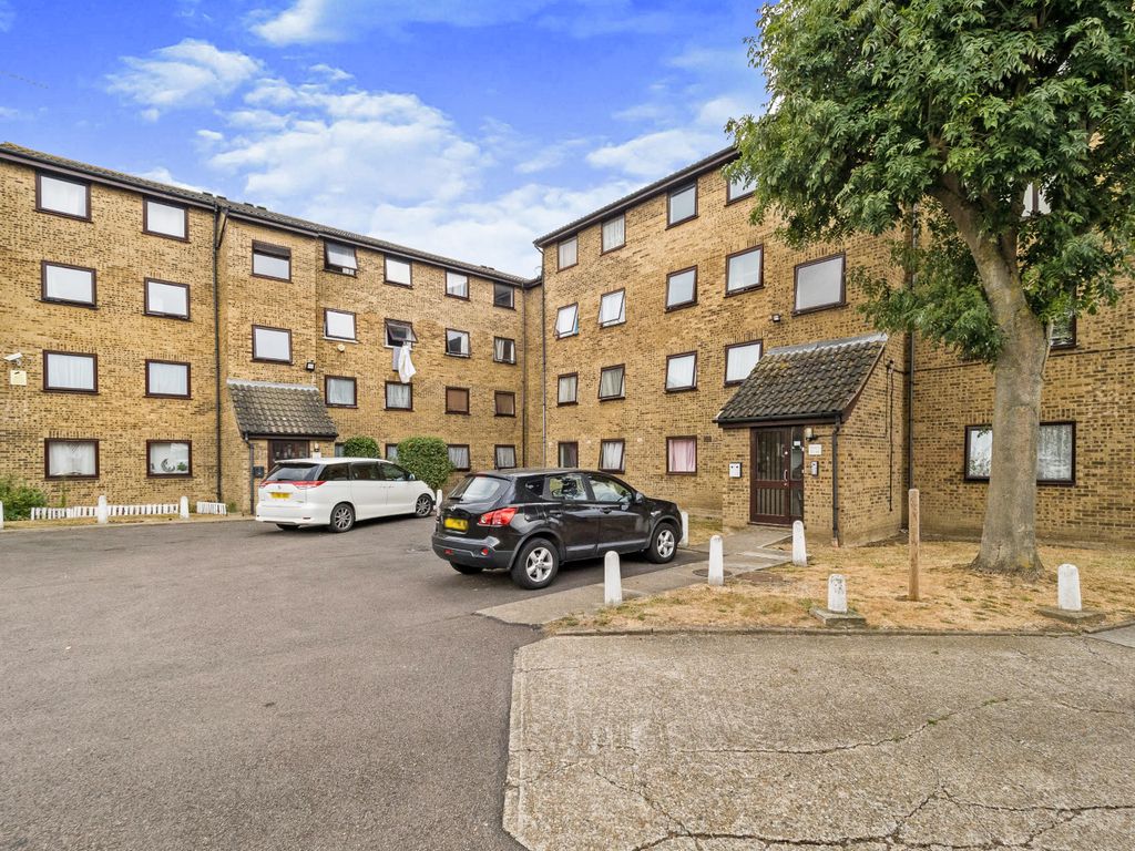 2 bed flat for sale in Gurney Close, Barking IG11 Zoopla
