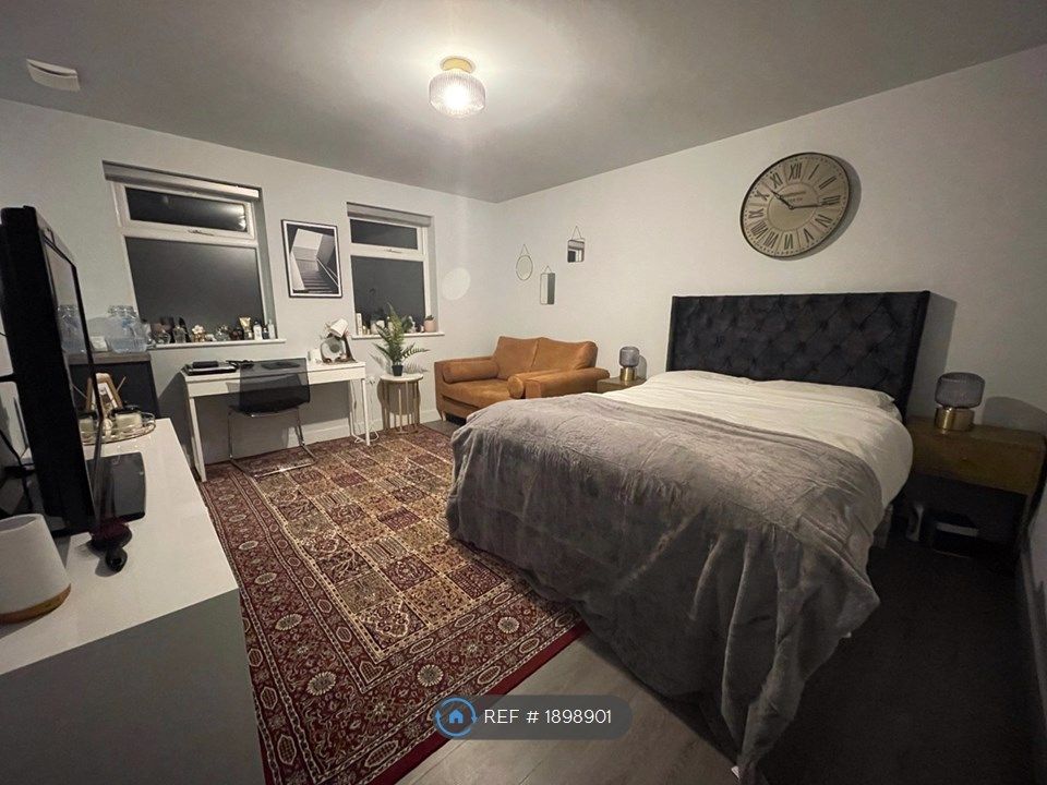 Room to rent in Stoughton Road, Guildford GU2, £1,200 pcm Zoopla