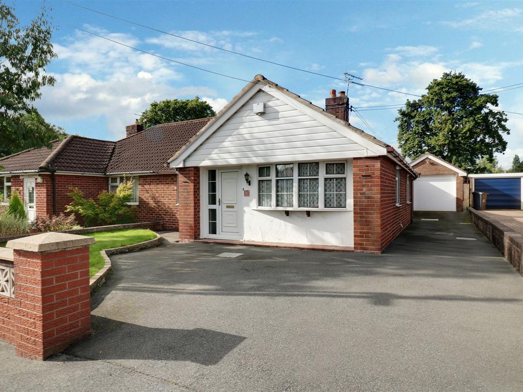 2 bed semidetached bungalow for sale in Walfield Avenue, Congleton