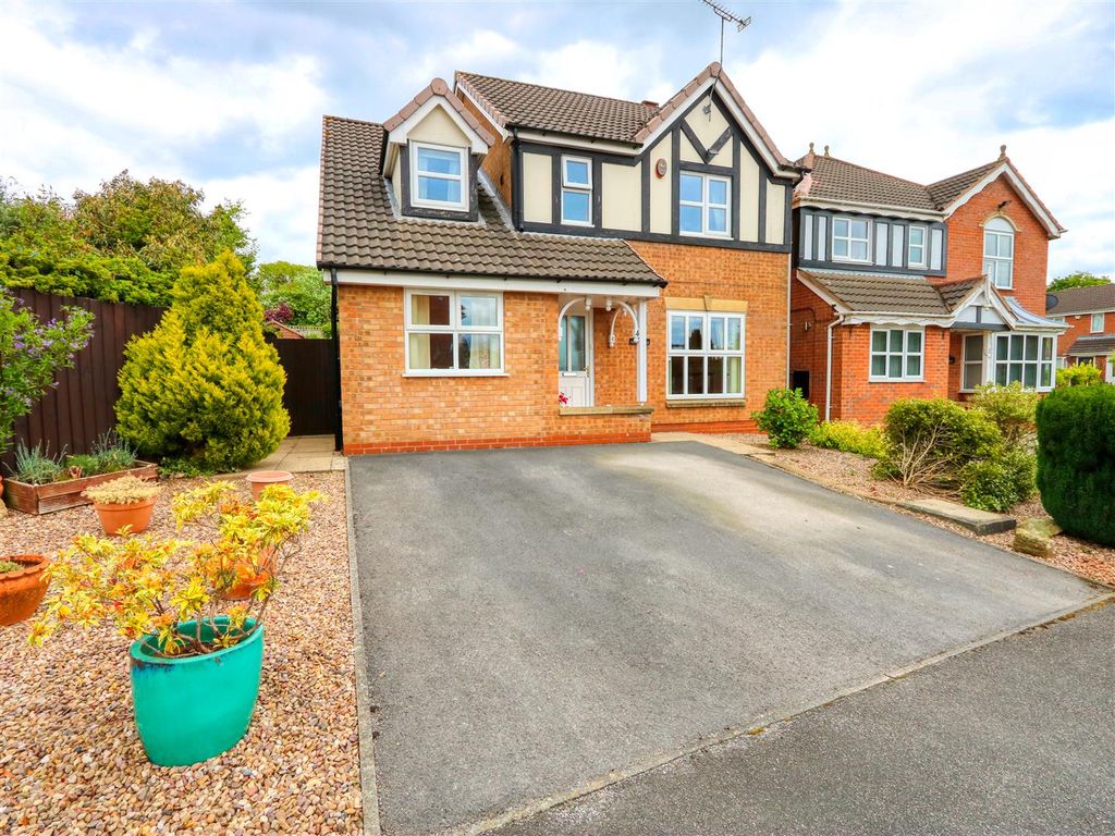4 bed detached house for sale in Peters Avenue, Clay Cross