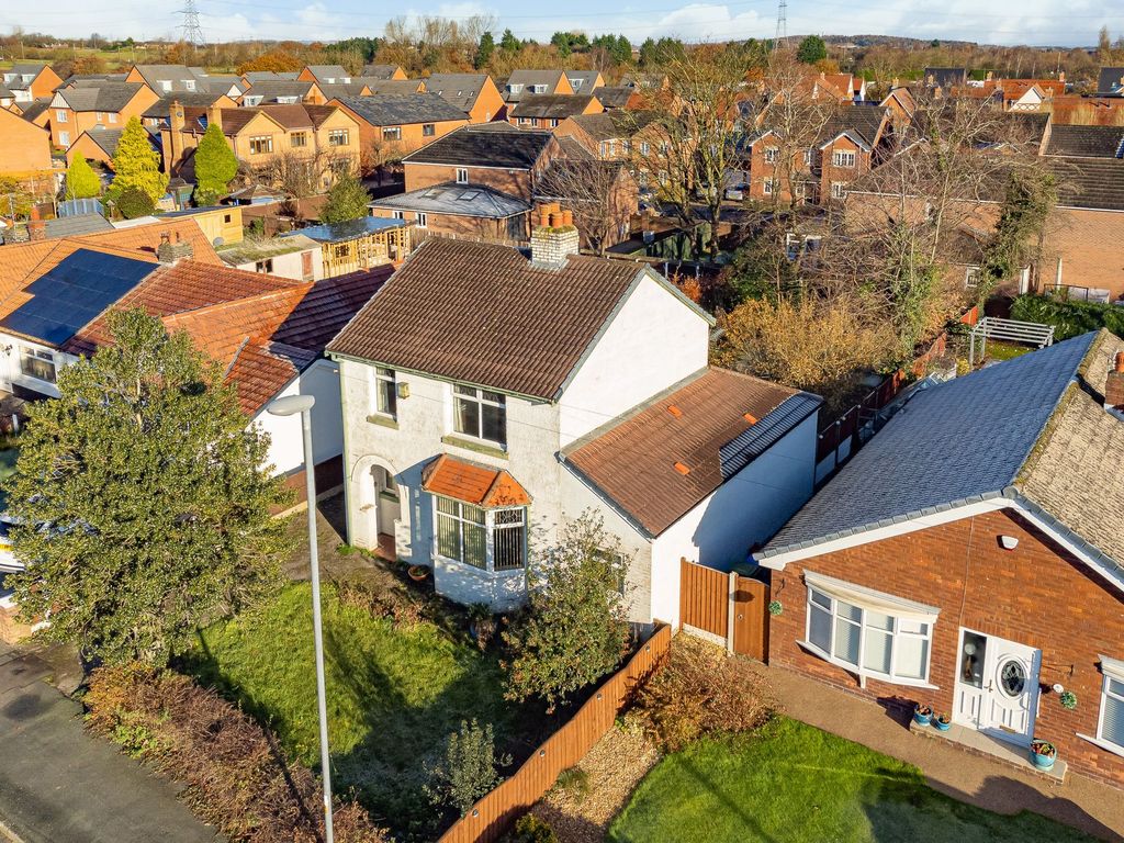 3 bed detached house for sale in Norlands Lane, Widnes WA8, £285,000