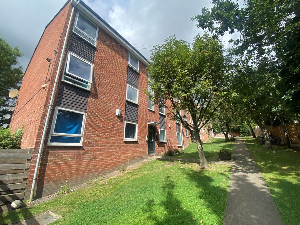 2 bed flat to rent in Welton Grove, Hyde Park, Leeds LS6 Zoopla