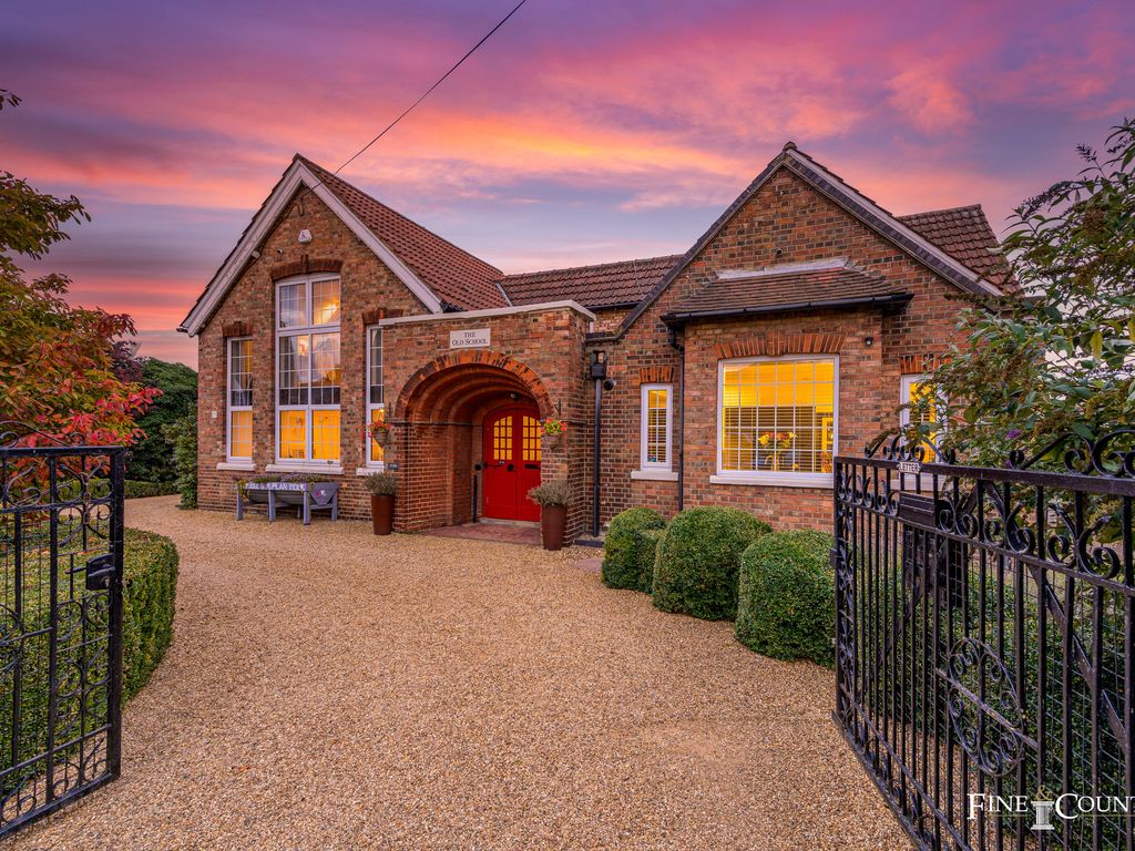 4 bed detached house for sale in Main Street, Farcet, Peterborough PE7