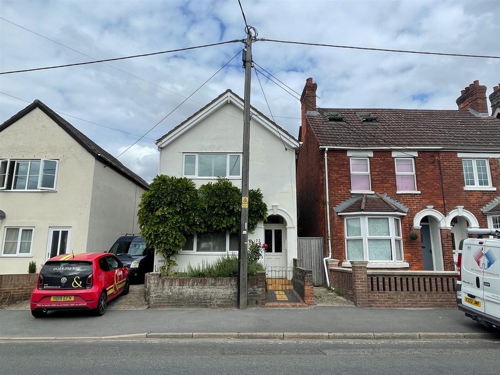 3 bed detached house to rent in Weyhill Road, Andover SP10 Zoopla