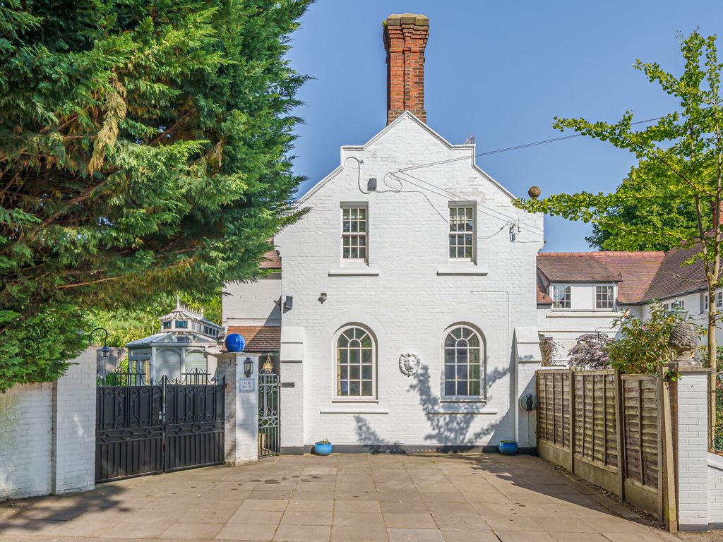 4 bed semidetached house for sale in Woburn Hill, Addlestone KT15 Zoopla