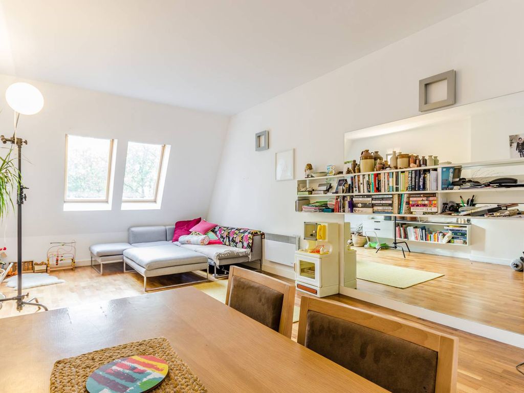 2 bed flat to rent in Piano Lane, Stoke Newington, London N16, £2,750
