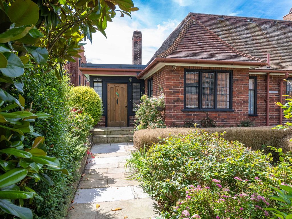 4 bed semidetached house for sale in Ripon House, Manor Fields, Putney