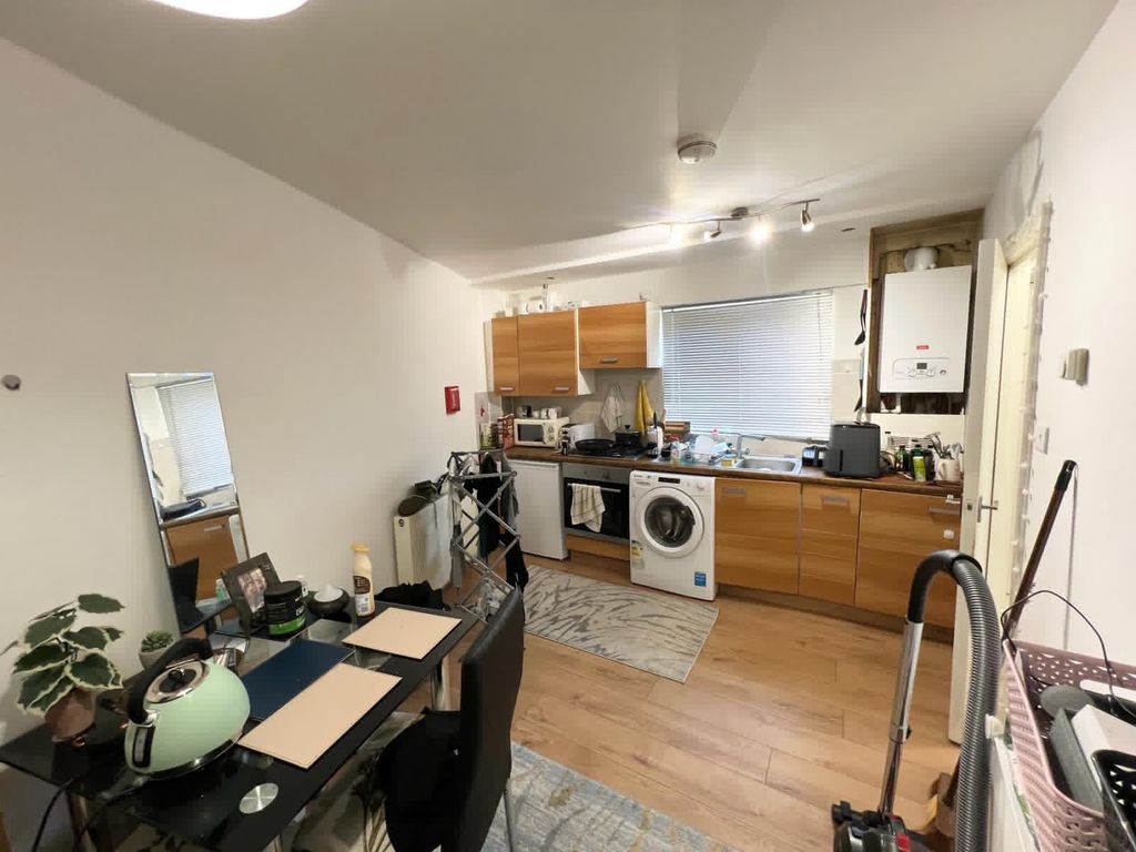 1 bed flat to rent in Hendon Lane, Finchley N3, £1,400 pcm Zoopla