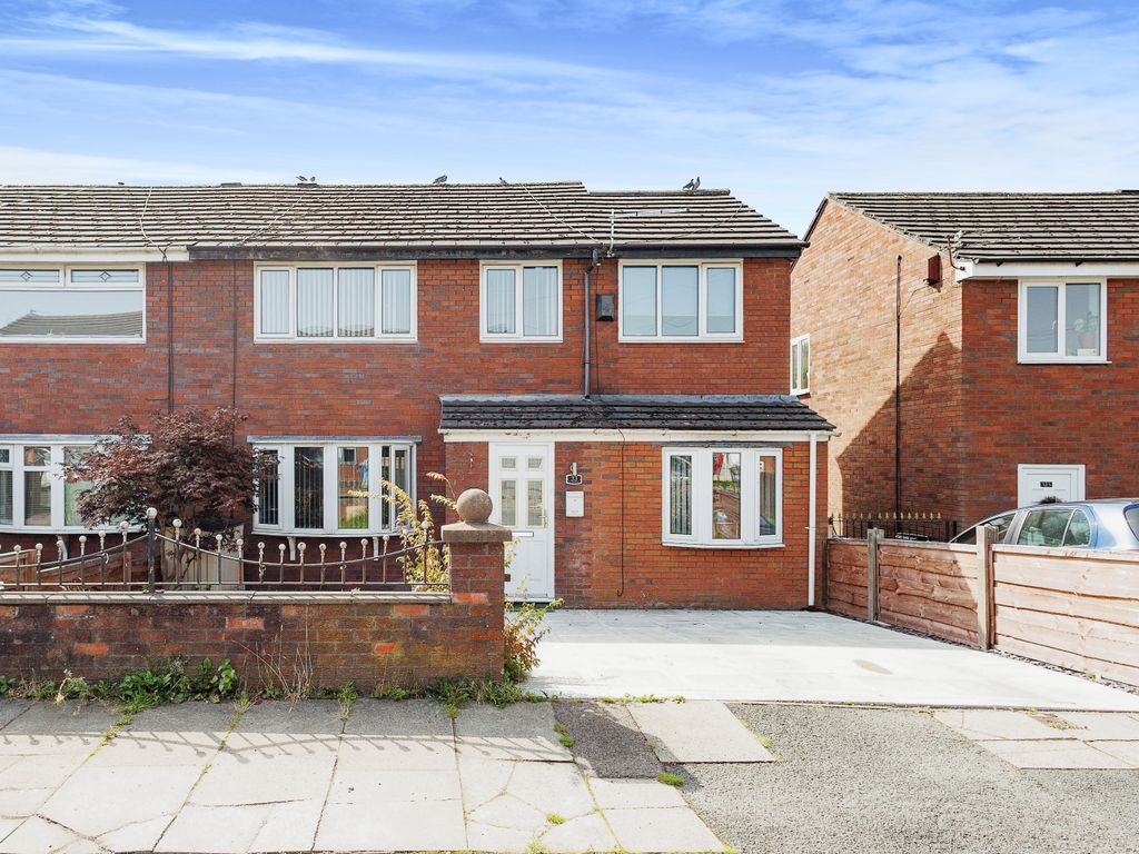 5 bed semidetached house for sale in Sutton Drive, Droylsden