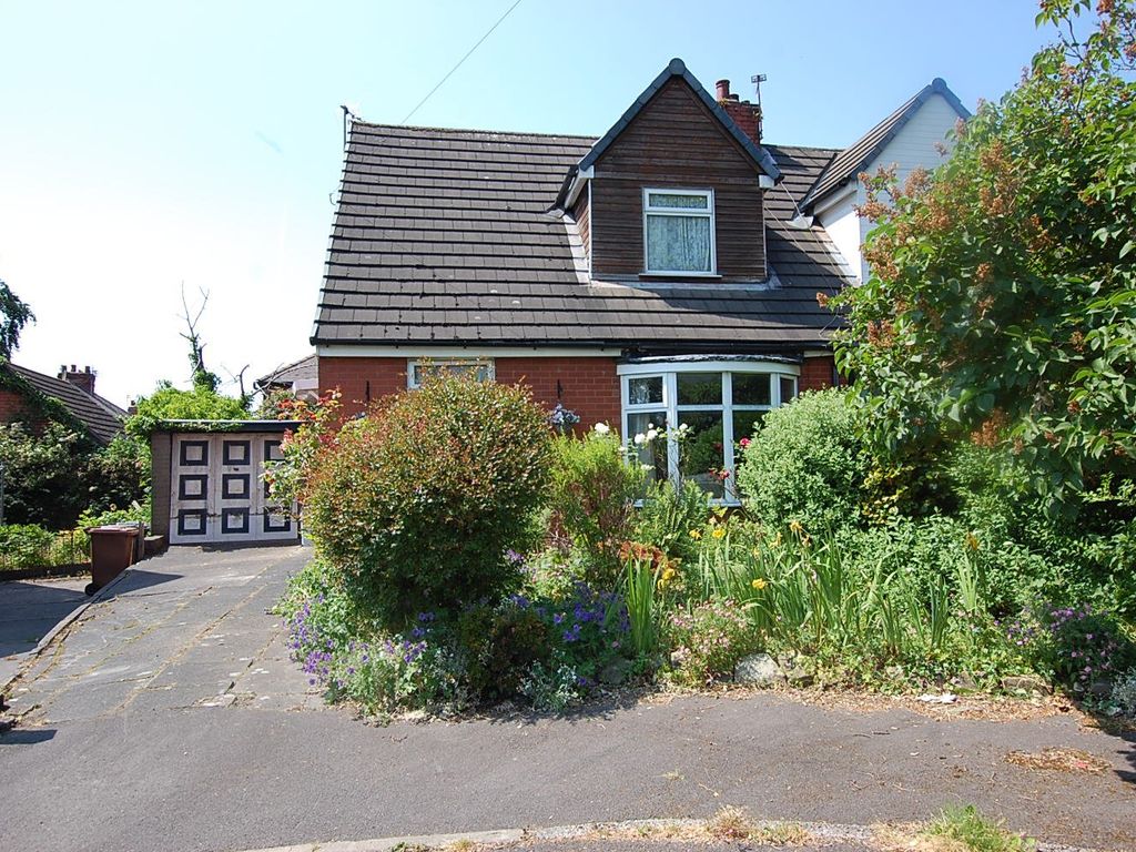 3 bed semidetached house for sale in Sunnyside Crescent, AshtonUnder