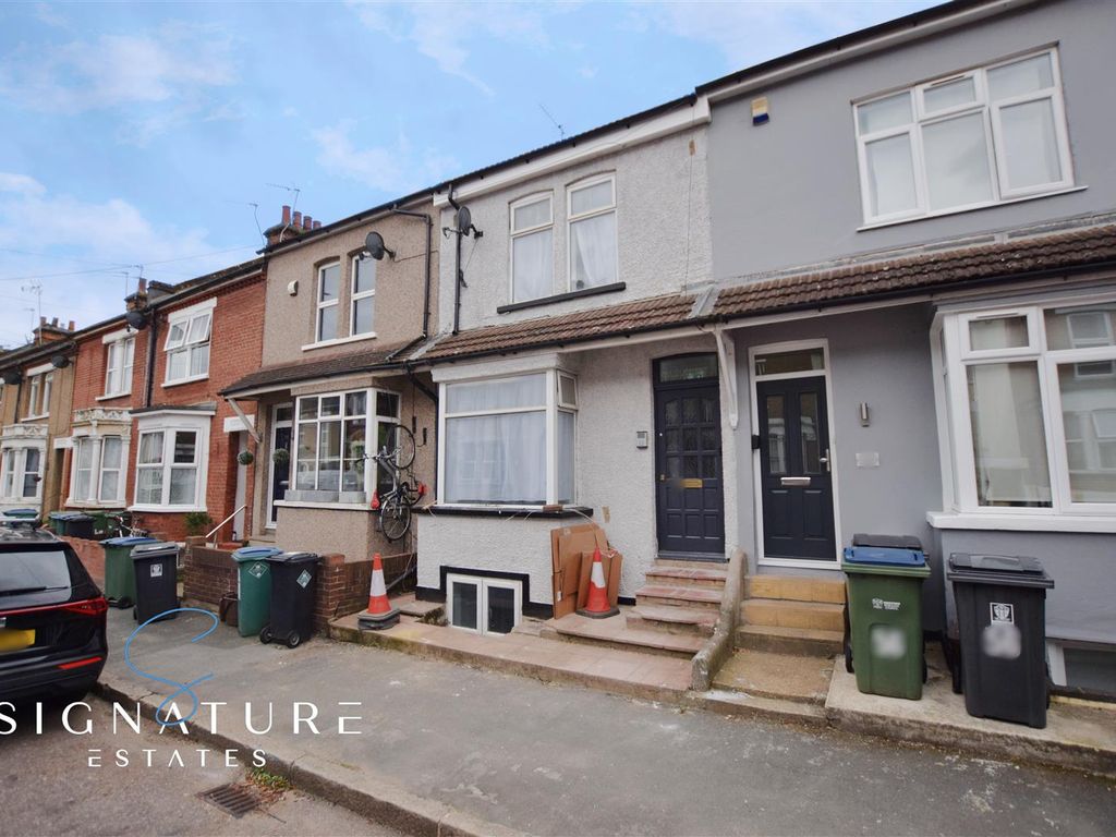 Studio to rent in Gladstone Road, Watford WD17, £800 pcm Zoopla