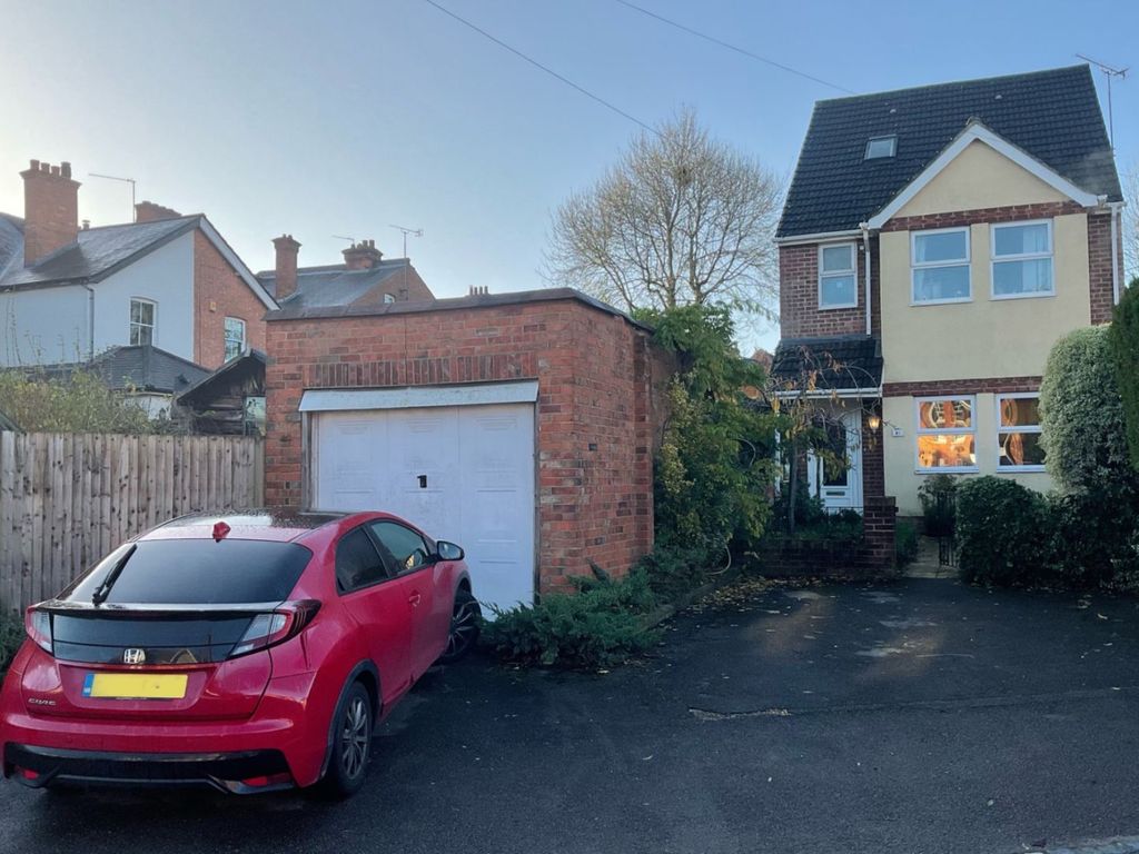 3 bed detached house for sale in St. Josephs Road, Aldershot GU12 Zoopla