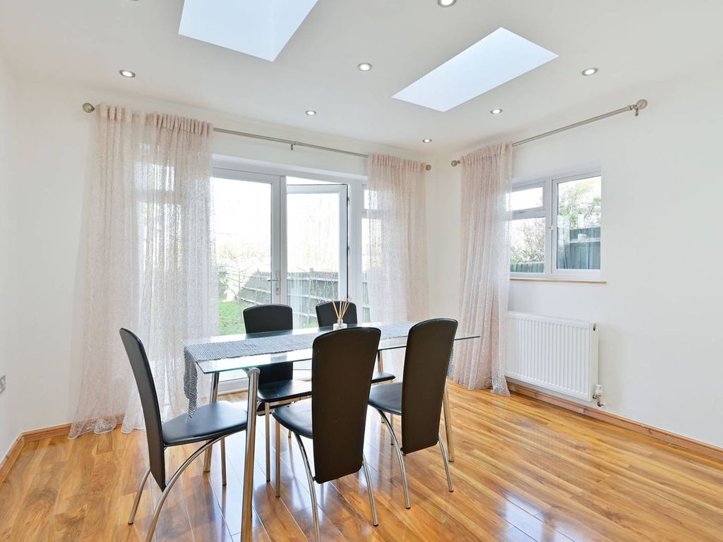 3 bed terraced house to rent in Cannon Hill Lane, Wimbledon, London