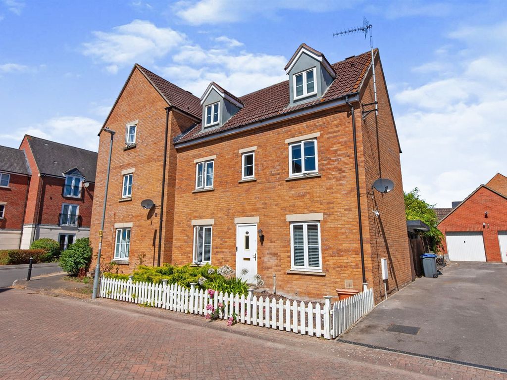 4 bed semidetached house for sale in Maddocks Road, Staverton