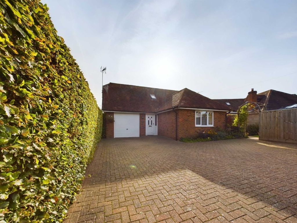4 bed bungalow for sale in Halton Lane, Wendover, Aylesbury HP22, £
