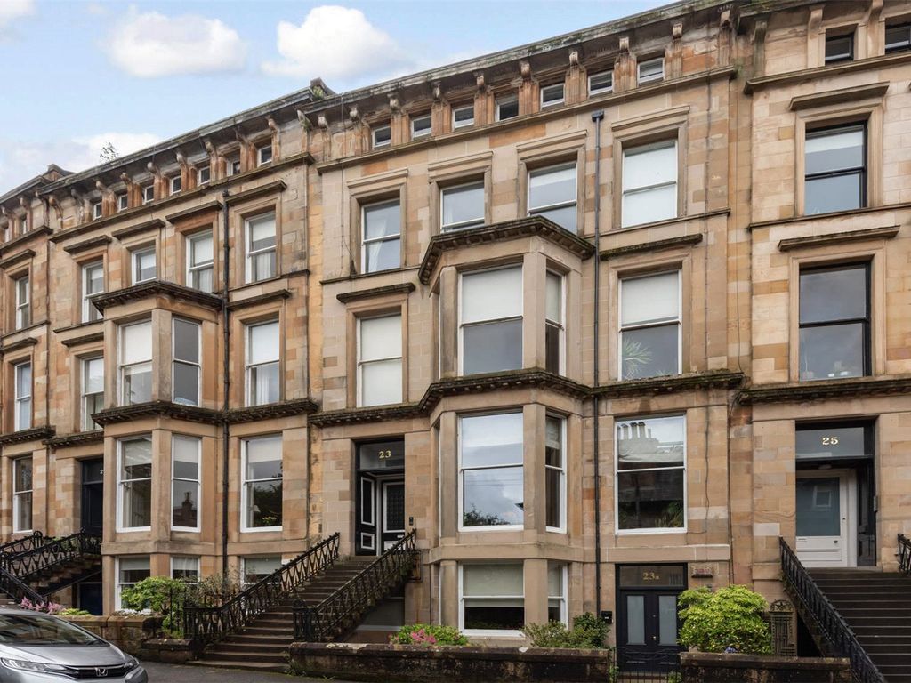 3 bed flat for sale in Dundonald Road, Dowanhill, Glasgow G12, £270,000