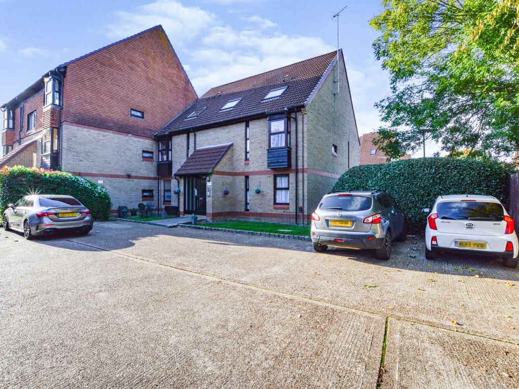 Studio to rent in Trenance, Goldsworth Park, Woking, Surrey GU21 Zoopla