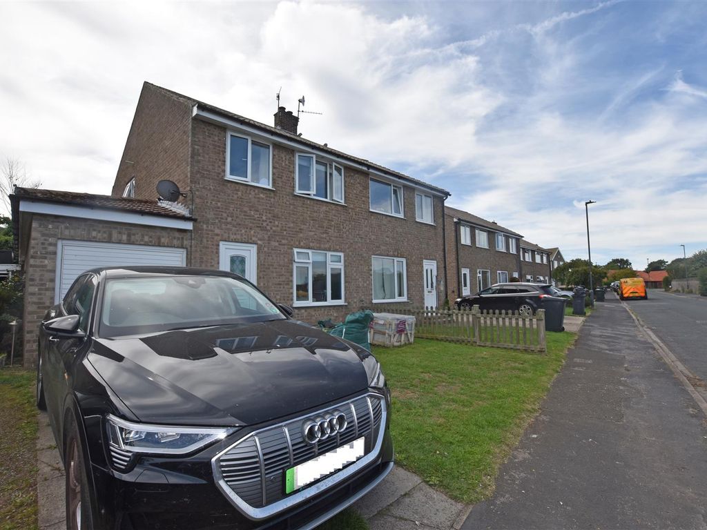 3 bed semidetached house for sale in Ings Close, Staxton, Scarborough