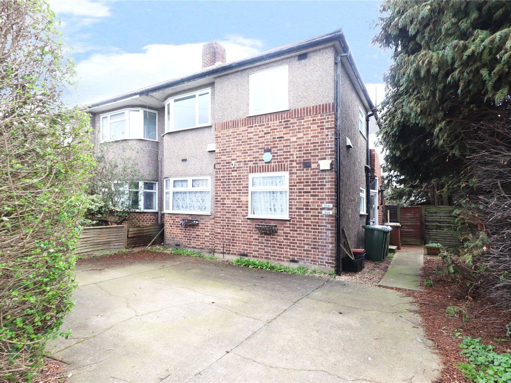 2 bed for sale in Parkside Avenue, Bexleyheath, Kent DA7
