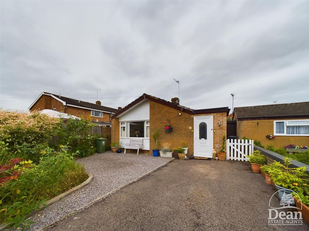 2 bed detached bungalow for sale in Lakeside Avenue, Lydney GL15 Zoopla