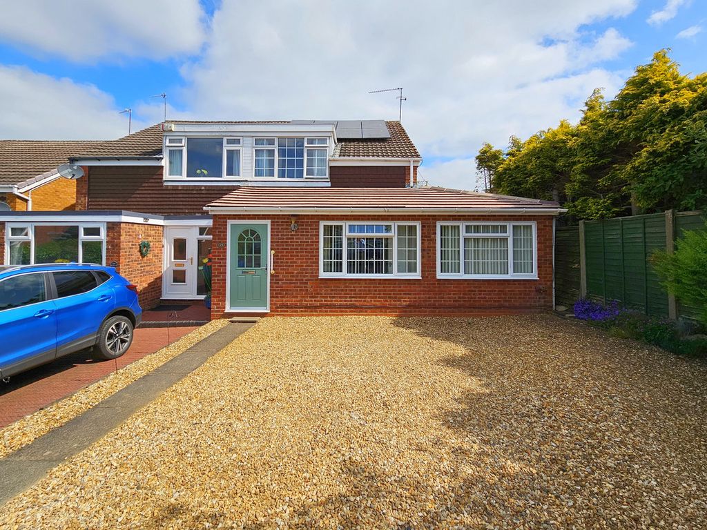 3 bed semidetached house for sale in The Warings, Wolverhampton WV5