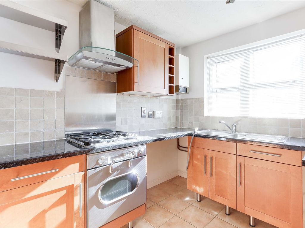 3 bed detached house to rent in Kingfisher Close, Basford